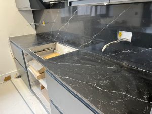 black quartz worktop